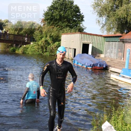 31.08.2025 - Elbe Triathlon Hamburg Luisa Fischer http://msf.ph/oto/8675436 31.08.2025 08:57:12 Schwimmen 458, 542 meine-sportfotos.de