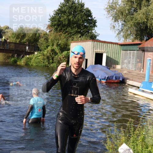 31.08.2025 - Elbe Triathlon Hamburg Luisa Fischer http://msf.ph/oto/8675438 31.08.2025 08:57:13 Schwimmen 458, 542 meine-sportfotos.de