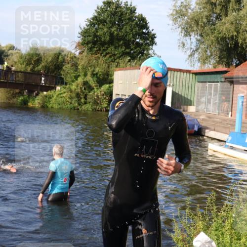 31.08.2025 - Elbe Triathlon Hamburg Luisa Fischer http://msf.ph/oto/8675440 31.08.2025 08:57:13 Schwimmen 458, 542 meine-sportfotos.de