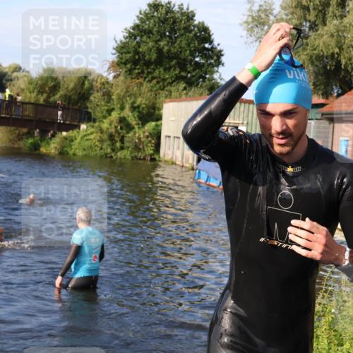 31.08.2025 - Elbe Triathlon Hamburg Luisa Fischer http://msf.ph/oto/8675441 31.08.2025 08:57:13 Schwimmen 458, 542 meine-sportfotos.de