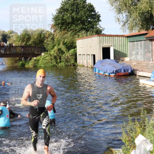 31.08.2025 - Elbe Triathlon Hamburg Luisa Fischer http://msf.ph/oto/8675443 31.08.2025 08:57:20 Schwimmen 462, 505, 516, 542 meine-sportfotos.de