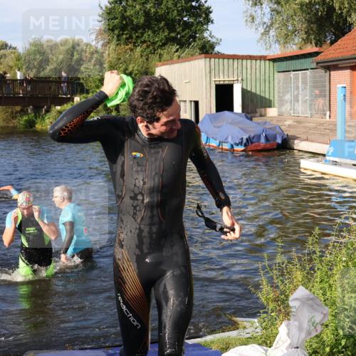 31.08.2025 - Elbe Triathlon Hamburg Luisa Fischer http://msf.ph/oto/8675489 31.08.2025 08:57:29 Schwimmen 462, 516, 532 meine-sportfotos.de