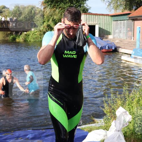 31.08.2025 - Elbe Triathlon Hamburg Luisa Fischer http://msf.ph/oto/8675498 31.08.2025 08:57:32 Schwimmen 462, 516, 532 meine-sportfotos.de