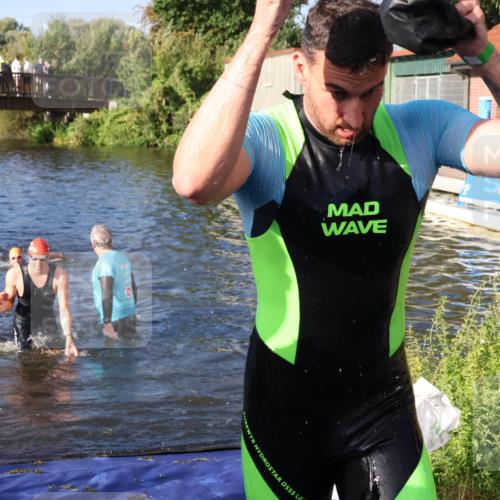 31.08.2025 - Elbe Triathlon Hamburg Luisa Fischer http://msf.ph/oto/8675499 31.08.2025 08:57:32 Schwimmen 462, 516, 532 meine-sportfotos.de