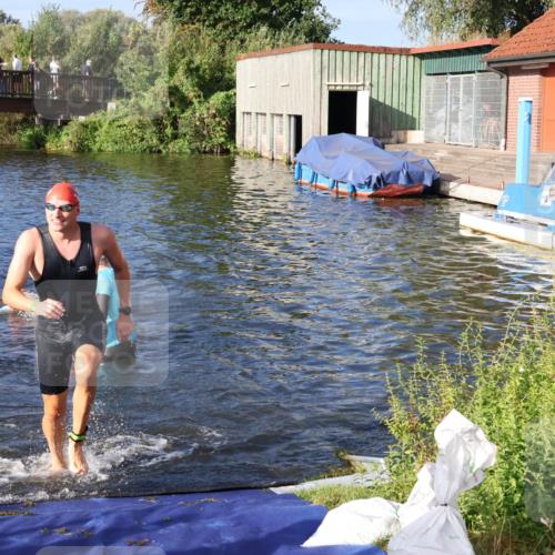 31.08.2025 - Elbe Triathlon Hamburg Luisa Fischer http://msf.ph/oto/8675503 31.08.2025 08:57:34 Schwimmen 462, 532, 550 meine-sportfotos.de