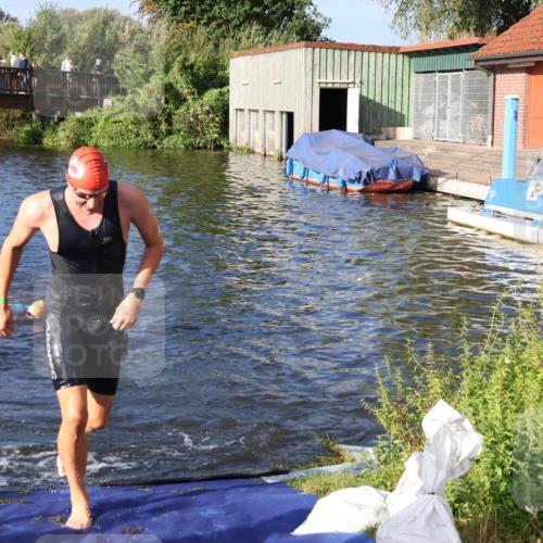 31.08.2025 - Elbe Triathlon Hamburg Luisa Fischer http://msf.ph/oto/8675507 31.08.2025 08:57:35 Schwimmen 532, 550 meine-sportfotos.de