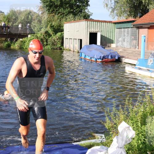 31.08.2025 - Elbe Triathlon Hamburg Luisa Fischer http://msf.ph/oto/8675509 31.08.2025 08:57:35 Schwimmen 532, 550 meine-sportfotos.de