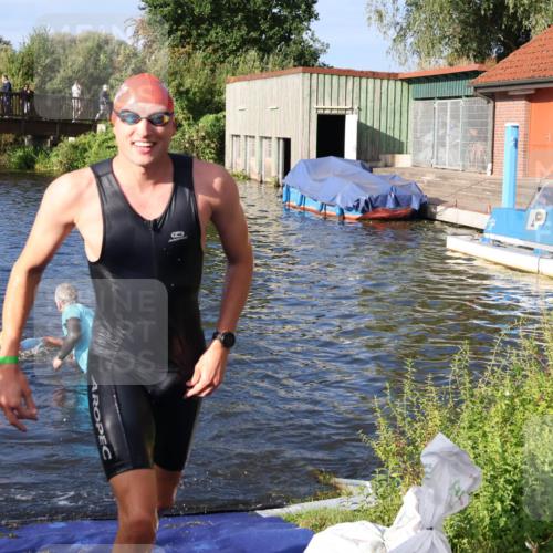 31.08.2025 - Elbe Triathlon Hamburg Luisa Fischer http://msf.ph/oto/8675511 31.08.2025 08:57:36 Schwimmen 532, 550 meine-sportfotos.de
