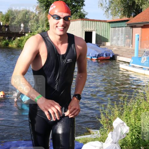 31.08.2025 - Elbe Triathlon Hamburg Luisa Fischer http://msf.ph/oto/8675513 31.08.2025 08:57:36 Schwimmen 532, 550 meine-sportfotos.de