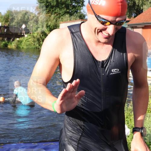 31.08.2025 - Elbe Triathlon Hamburg Luisa Fischer http://msf.ph/oto/8675514 31.08.2025 08:57:36 Schwimmen 532, 550 meine-sportfotos.de
