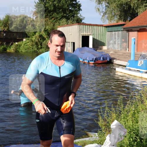 31.08.2025 - Elbe Triathlon Hamburg Luisa Fischer http://msf.ph/oto/8675532 31.08.2025 08:57:43 Schwimmen 550 meine-sportfotos.de