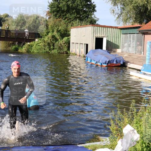 31.08.2025 - Elbe Triathlon Hamburg Luisa Fischer http://msf.ph/oto/8675539 31.08.2025 08:58:07 Schwimmen 397 meine-sportfotos.de