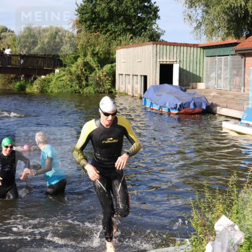 31.08.2025 - Elbe Triathlon Hamburg Luisa Fischer http://msf.ph/oto/8675562 31.08.2025 08:58:24 Schwimmen 395, 426, 430, 439 meine-sportfotos.de