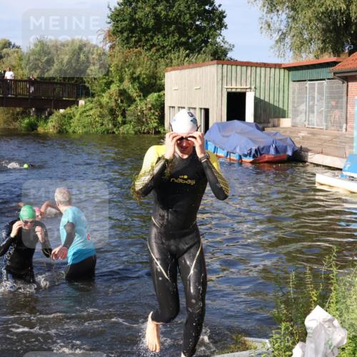 31.08.2025 - Elbe Triathlon Hamburg Luisa Fischer http://msf.ph/oto/8675564 31.08.2025 08:58:24 Schwimmen 395, 426, 430, 439 meine-sportfotos.de