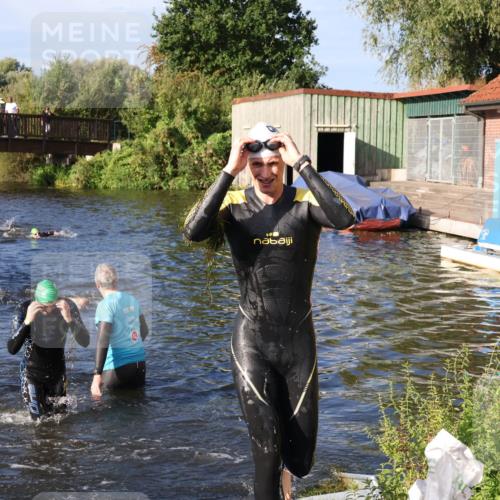 31.08.2025 - Elbe Triathlon Hamburg Luisa Fischer http://msf.ph/oto/8675565 31.08.2025 08:58:25 Schwimmen 395, 426, 430, 439 meine-sportfotos.de