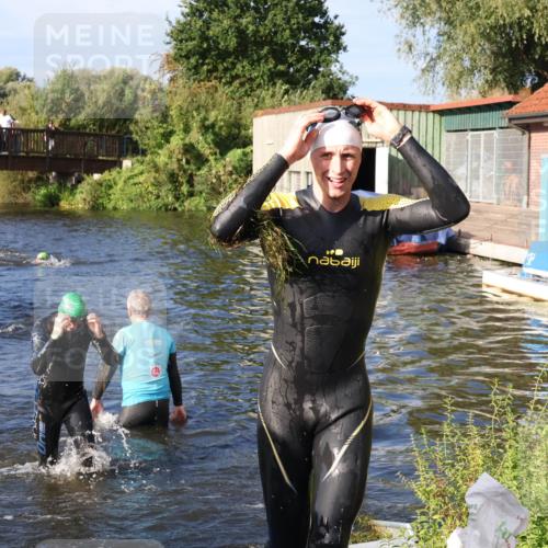 31.08.2025 - Elbe Triathlon Hamburg Luisa Fischer http://msf.ph/oto/8675568 31.08.2025 08:58:25 Schwimmen 395, 426, 430, 439 meine-sportfotos.de