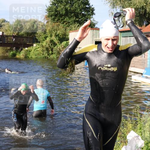 31.08.2025 - Elbe Triathlon Hamburg Luisa Fischer http://msf.ph/oto/8675570 31.08.2025 08:58:25 Schwimmen 395, 426, 430, 439 meine-sportfotos.de