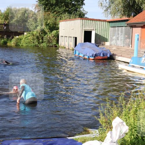 31.08.2025 - Elbe Triathlon Hamburg Luisa Fischer http://msf.ph/oto/8675590 31.08.2025 08:58:29 Schwimmen 395, 426, 430 meine-sportfotos.de