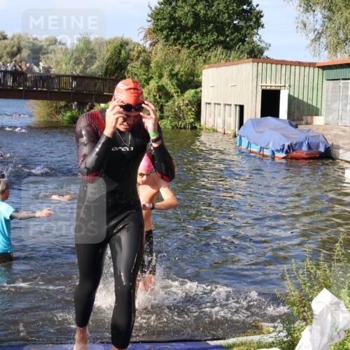 31.08.2025 - Elbe Triathlon Hamburg Luisa Fischer http://msf.ph/oto/8675596 31.08.2025 08:58:34 Schwimmen 395, 426, 464 meine-sportfotos.de