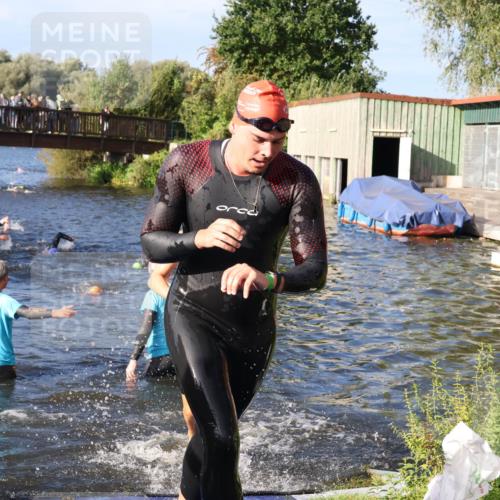 31.08.2025 - Elbe Triathlon Hamburg Luisa Fischer http://msf.ph/oto/8675598 31.08.2025 08:58:34 Schwimmen 395, 426, 464 meine-sportfotos.de