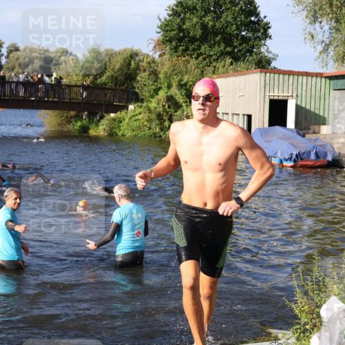 31.08.2025 - Elbe Triathlon Hamburg Luisa Fischer http://msf.ph/oto/8675603 31.08.2025 08:58:35 Schwimmen 395, 426, 464 meine-sportfotos.de