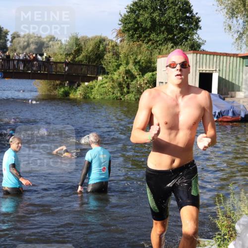 31.08.2025 - Elbe Triathlon Hamburg Luisa Fischer http://msf.ph/oto/8675605 31.08.2025 08:58:35 Schwimmen 395, 426, 464 meine-sportfotos.de