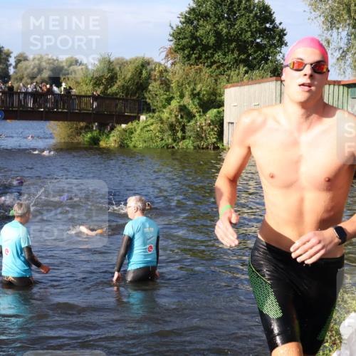 31.08.2025 - Elbe Triathlon Hamburg Luisa Fischer http://msf.ph/oto/8675606 31.08.2025 08:58:36 Schwimmen 395, 426, 464 meine-sportfotos.de