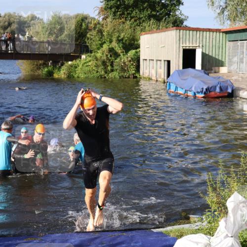 31.08.2025 - Elbe Triathlon Hamburg Luisa Fischer http://msf.ph/oto/8675621 31.08.2025 08:58:44 Schwimmen 386, 425, 436, 464, 470, 523, 529, 553 meine-sportfotos.de