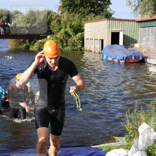 31.08.2025 - Elbe Triathlon Hamburg Luisa Fischer http://msf.ph/oto/8675625 31.08.2025 08:58:45 Schwimmen 386, 425, 436, 464, 470, 512, 523, 529, 553 meine-sportfotos.de