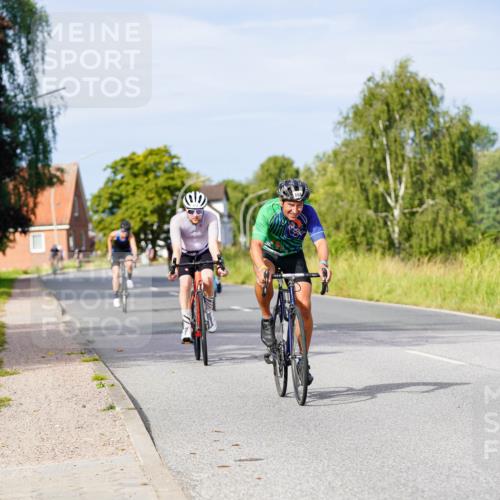 31.08.2025 - Elbe Triathlon Hamburg Michael Burmester http://msf.ph/oto/8675631 31.08.2025 10:20:53 Radfahren 419, 564, 880, 931, 947, 1012 meine-sportfotos.de