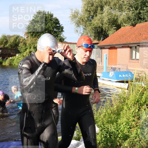 31.08.2025 - Elbe Triathlon Hamburg Luisa Fischer http://msf.ph/oto/8675640 31.08.2025 08:58:55 Schwimmen 386, 429, 435, 470, 512, 523, 529, 548 meine-sportfotos.de