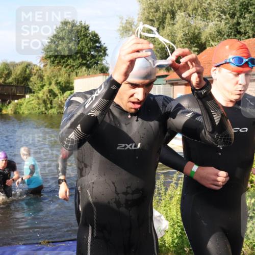 31.08.2025 - Elbe Triathlon Hamburg Luisa Fischer http://msf.ph/oto/8675642 31.08.2025 08:58:55 Schwimmen 386, 429, 435, 470, 512, 523, 529, 548 meine-sportfotos.de