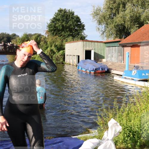 31.08.2025 - Elbe Triathlon Hamburg Luisa Fischer http://msf.ph/oto/8675679 31.08.2025 08:59:31 Schwimmen 322 meine-sportfotos.de