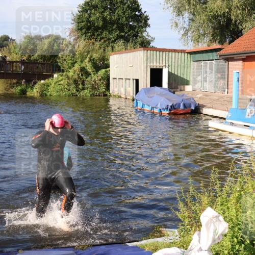 31.08.2025 - Elbe Triathlon Hamburg Luisa Fischer http://msf.ph/oto/8675693 31.08.2025 08:59:47 Schwimmen 445, 453 meine-sportfotos.de