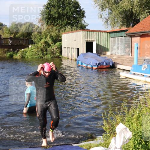 31.08.2025 - Elbe Triathlon Hamburg Luisa Fischer http://msf.ph/oto/8675698 31.08.2025 08:59:47 Schwimmen 445, 453 meine-sportfotos.de