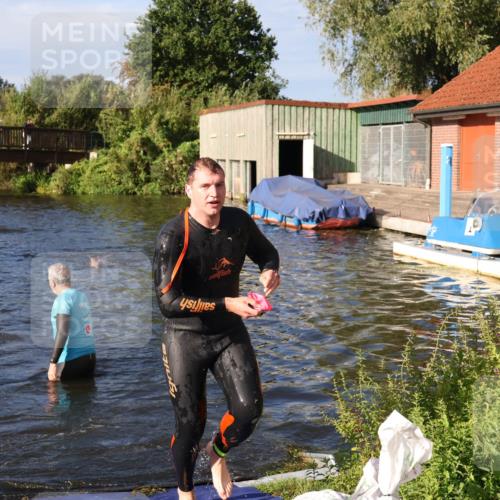 31.08.2025 - Elbe Triathlon Hamburg Luisa Fischer http://msf.ph/oto/8675700 31.08.2025 08:59:48 Schwimmen 445, 453 meine-sportfotos.de
