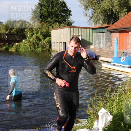 31.08.2025 - Elbe Triathlon Hamburg Luisa Fischer http://msf.ph/oto/8675702 31.08.2025 08:59:48 Schwimmen 445, 453 meine-sportfotos.de
