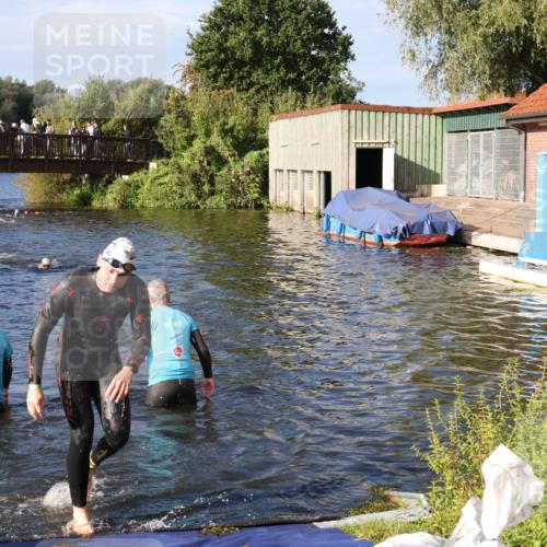 31.08.2025 - Elbe Triathlon Hamburg Luisa Fischer http://msf.ph/oto/8675712 31.08.2025 08:59:56 Schwimmen 445, 451 meine-sportfotos.de