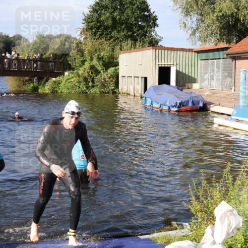 31.08.2025 - Elbe Triathlon Hamburg Luisa Fischer http://msf.ph/oto/8675715 31.08.2025 08:59:56 Schwimmen 445, 451 meine-sportfotos.de