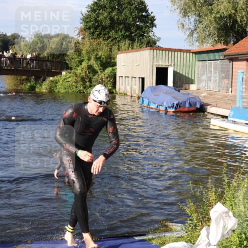 31.08.2025 - Elbe Triathlon Hamburg Luisa Fischer http://msf.ph/oto/8675717 31.08.2025 08:59:56 Schwimmen 445, 451 meine-sportfotos.de