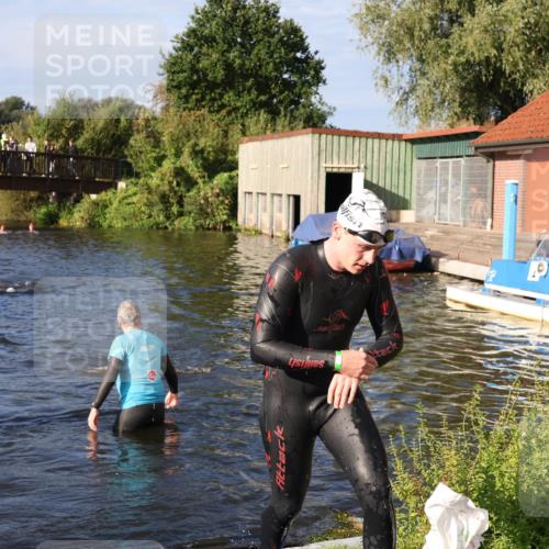 31.08.2025 - Elbe Triathlon Hamburg Luisa Fischer http://msf.ph/oto/8675719 31.08.2025 08:59:57 Schwimmen 445, 451 meine-sportfotos.de