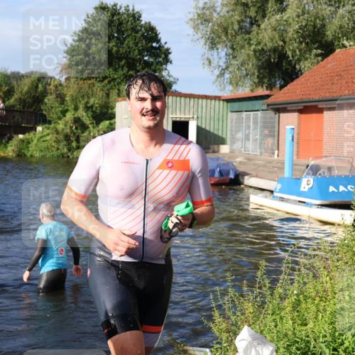 31.08.2025 - Elbe Triathlon Hamburg Luisa Fischer http://msf.ph/oto/8675729 31.08.2025 09:00:06 Schwimmen 451 meine-sportfotos.de