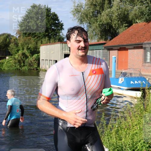 31.08.2025 - Elbe Triathlon Hamburg Luisa Fischer http://msf.ph/oto/8675730 31.08.2025 09:00:06 Schwimmen 451 meine-sportfotos.de