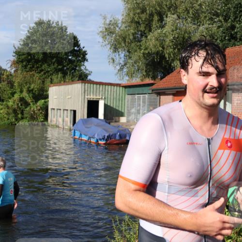31.08.2025 - Elbe Triathlon Hamburg Luisa Fischer http://msf.ph/oto/8675732 31.08.2025 09:00:07 Schwimmen 451 meine-sportfotos.de