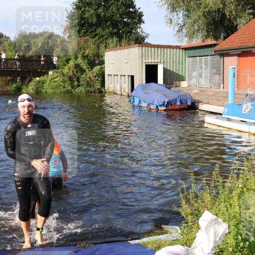 31.08.2025 - Elbe Triathlon Hamburg Luisa Fischer http://msf.ph/oto/8675741 31.08.2025 09:00:19 Schwimmen 456, 490 meine-sportfotos.de