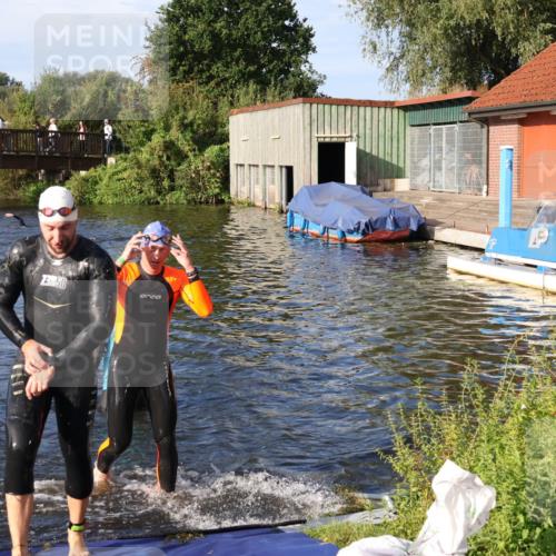 31.08.2025 - Elbe Triathlon Hamburg Luisa Fischer http://msf.ph/oto/8675744 31.08.2025 09:00:19 Schwimmen 456, 490 meine-sportfotos.de