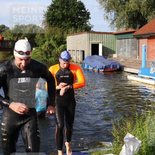 31.08.2025 - Elbe Triathlon Hamburg Luisa Fischer http://msf.ph/oto/8675750 31.08.2025 09:00:21 Schwimmen 456, 490 meine-sportfotos.de