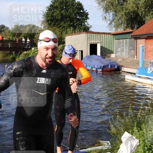 31.08.2025 - Elbe Triathlon Hamburg Luisa Fischer http://msf.ph/oto/8675751 31.08.2025 09:00:21 Schwimmen 456, 490 meine-sportfotos.de