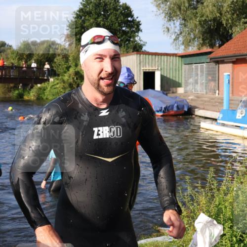 31.08.2025 - Elbe Triathlon Hamburg Luisa Fischer http://msf.ph/oto/8675754 31.08.2025 09:00:21 Schwimmen 456, 490 meine-sportfotos.de