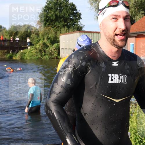 31.08.2025 - Elbe Triathlon Hamburg Luisa Fischer http://msf.ph/oto/8675756 31.08.2025 09:00:22 Schwimmen 456, 490 meine-sportfotos.de